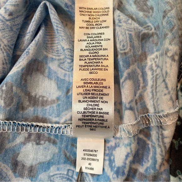 Chico's Short Sleeve Top Tee Paisley Floral Sz 0 (4 or Small) Pullover V-neck - Picture 11 of 13